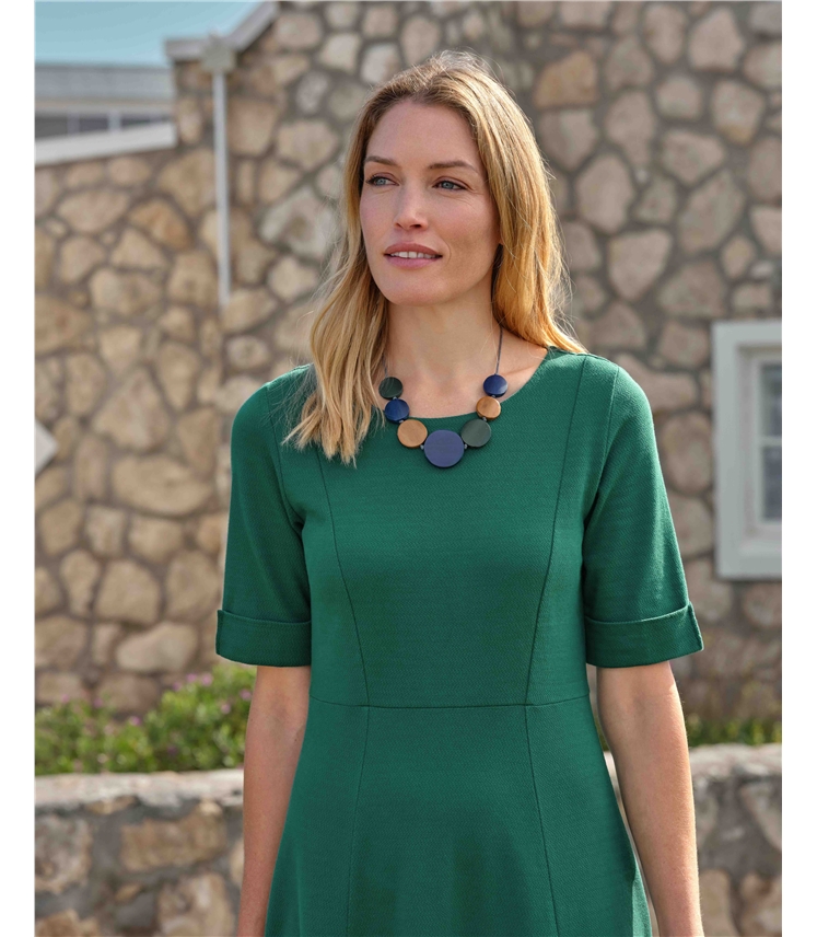 Robe cintrée et évasée texturée