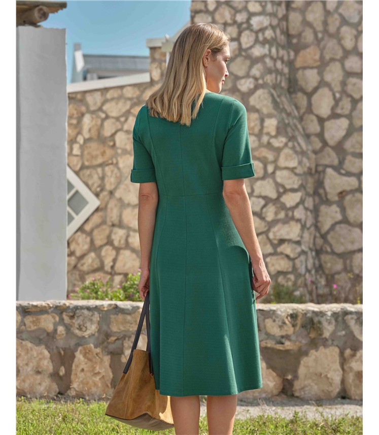 Robe cintrée et évasée texturée