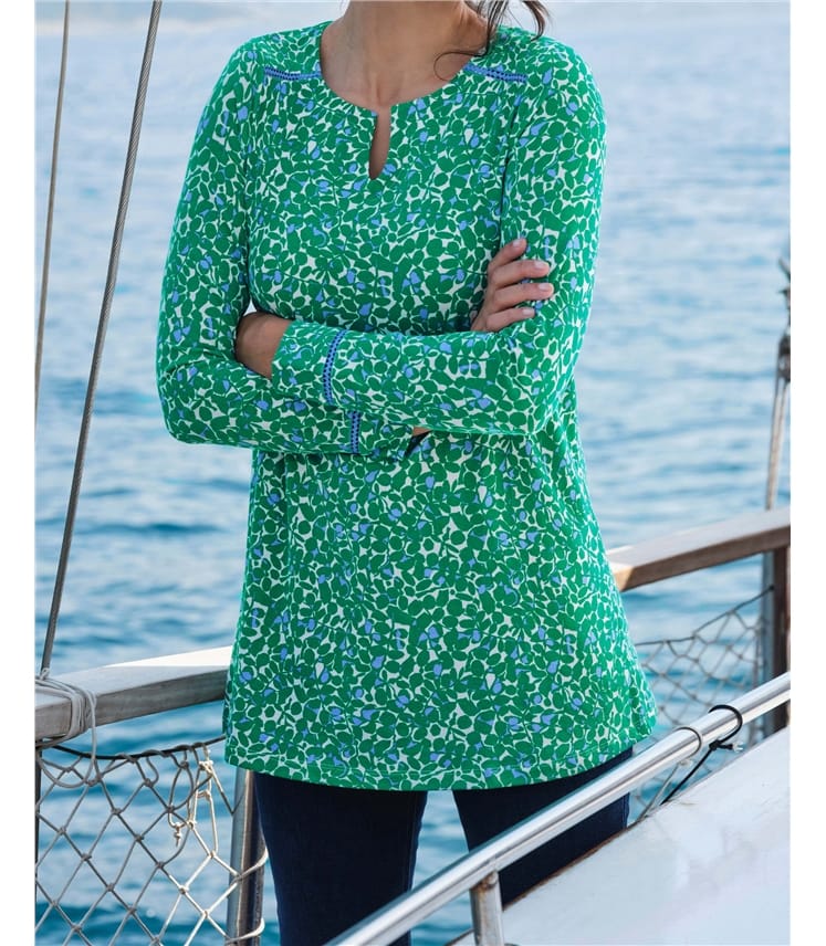 Ausgestelltes Shirt mit Spitzeneinsetzen