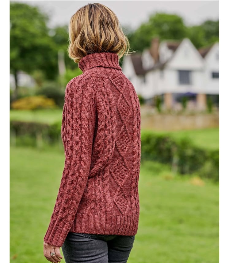 Zartes Himbeerrot Pullover Mit Aran Zopfmuster Und Rollkragen Aus