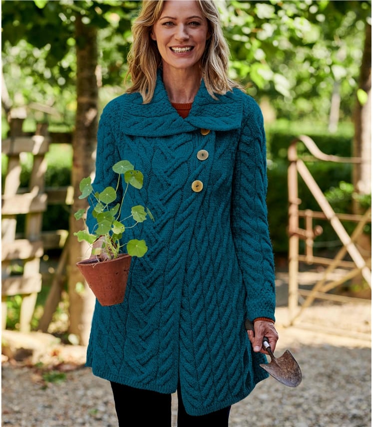 Irische See | Lange Strickjacke aus Merinowolle mit Zopfmuster und Knöpfen für Damen Woolover DE