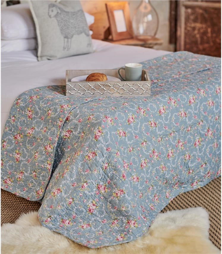 Light Blue Floral Cotton Blend Printed Cotton Quilt