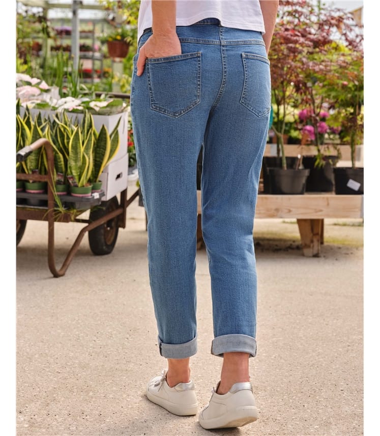 Lockere Jeans mit spitz zulaufendem Bein