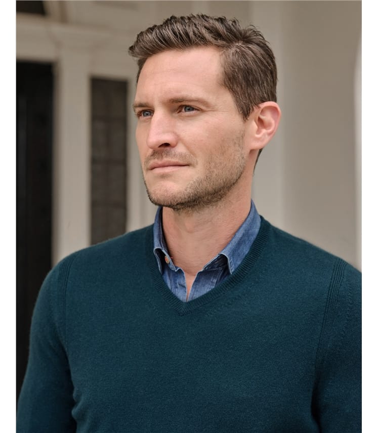 Deep Green | Mens Cashmere V Sweater | WoolOvers US