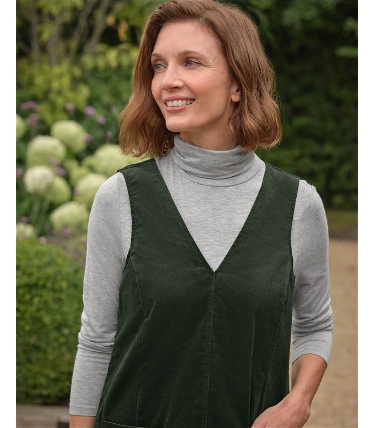 V-Ausschnitt-Trägerkleid aus Stretchcord