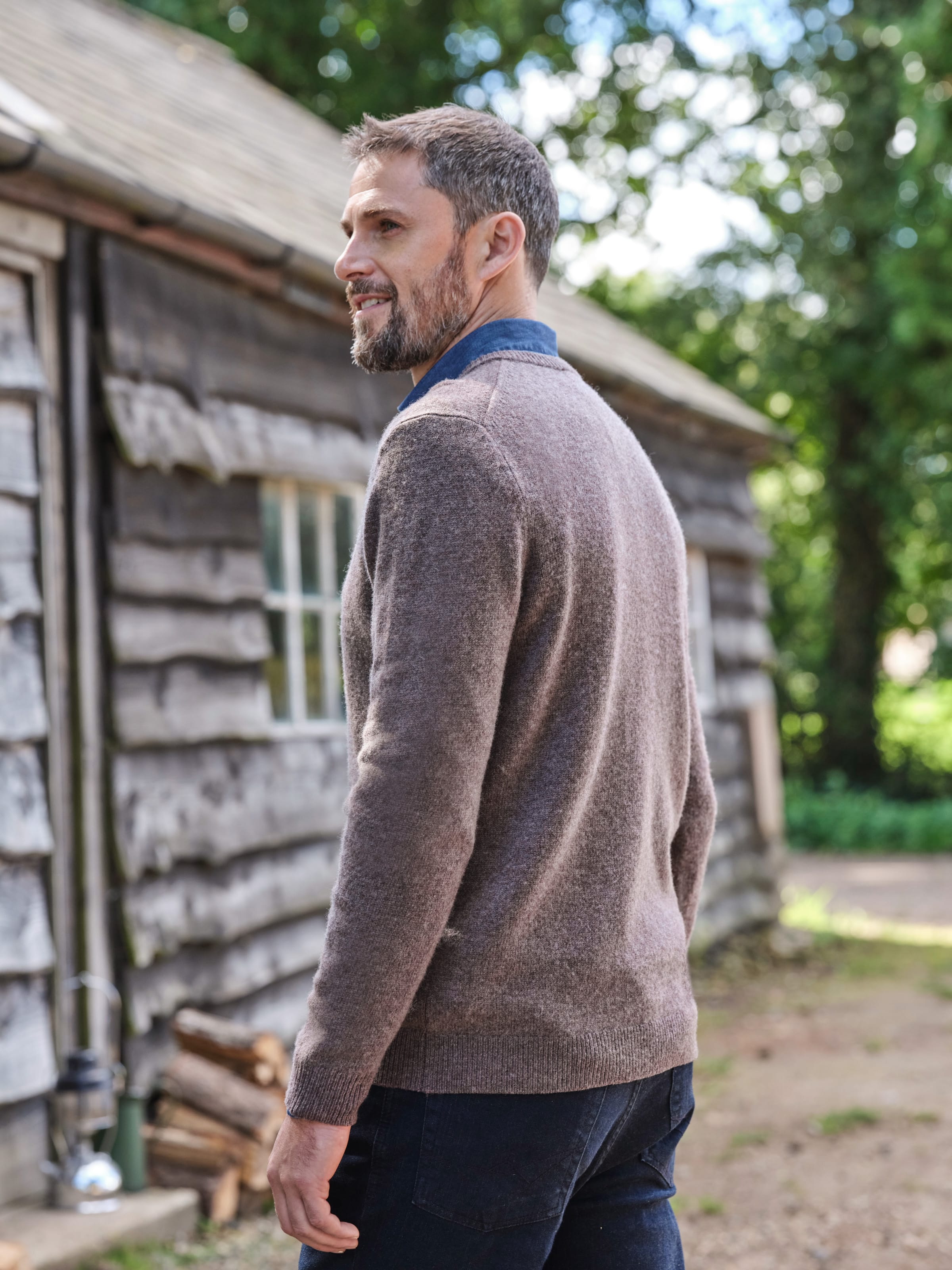 Mens Lambswool V-Neck – Glacier