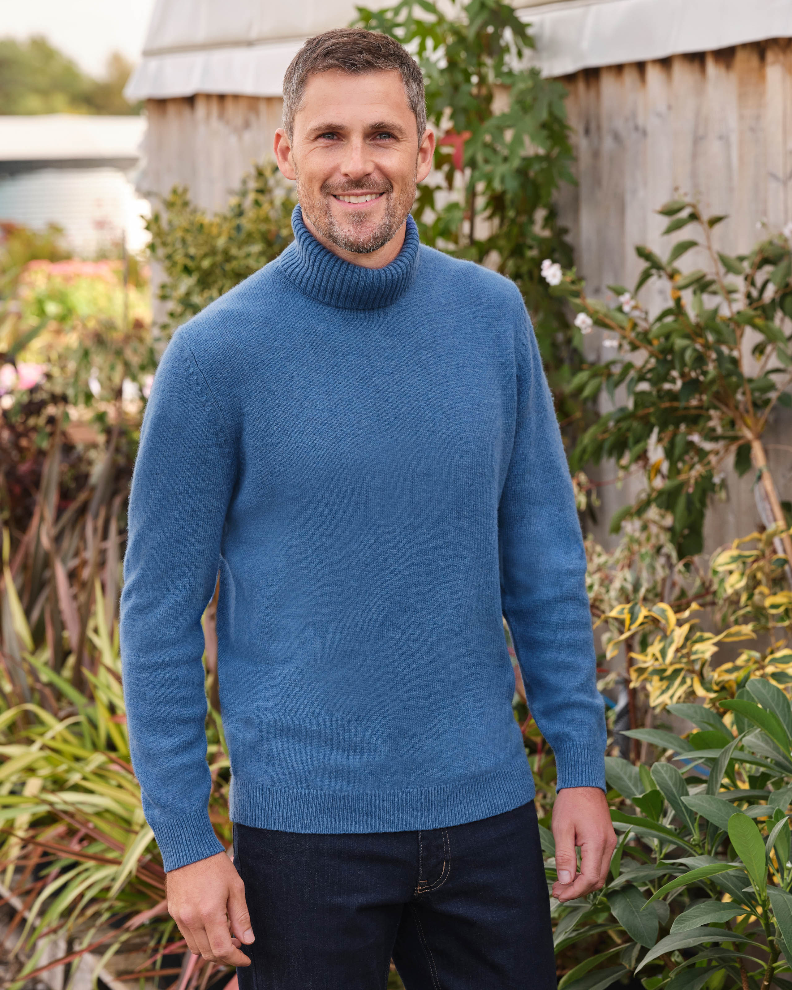 Navy | Mens Lambswool Turtle Neck Sweater | WoolOvers US