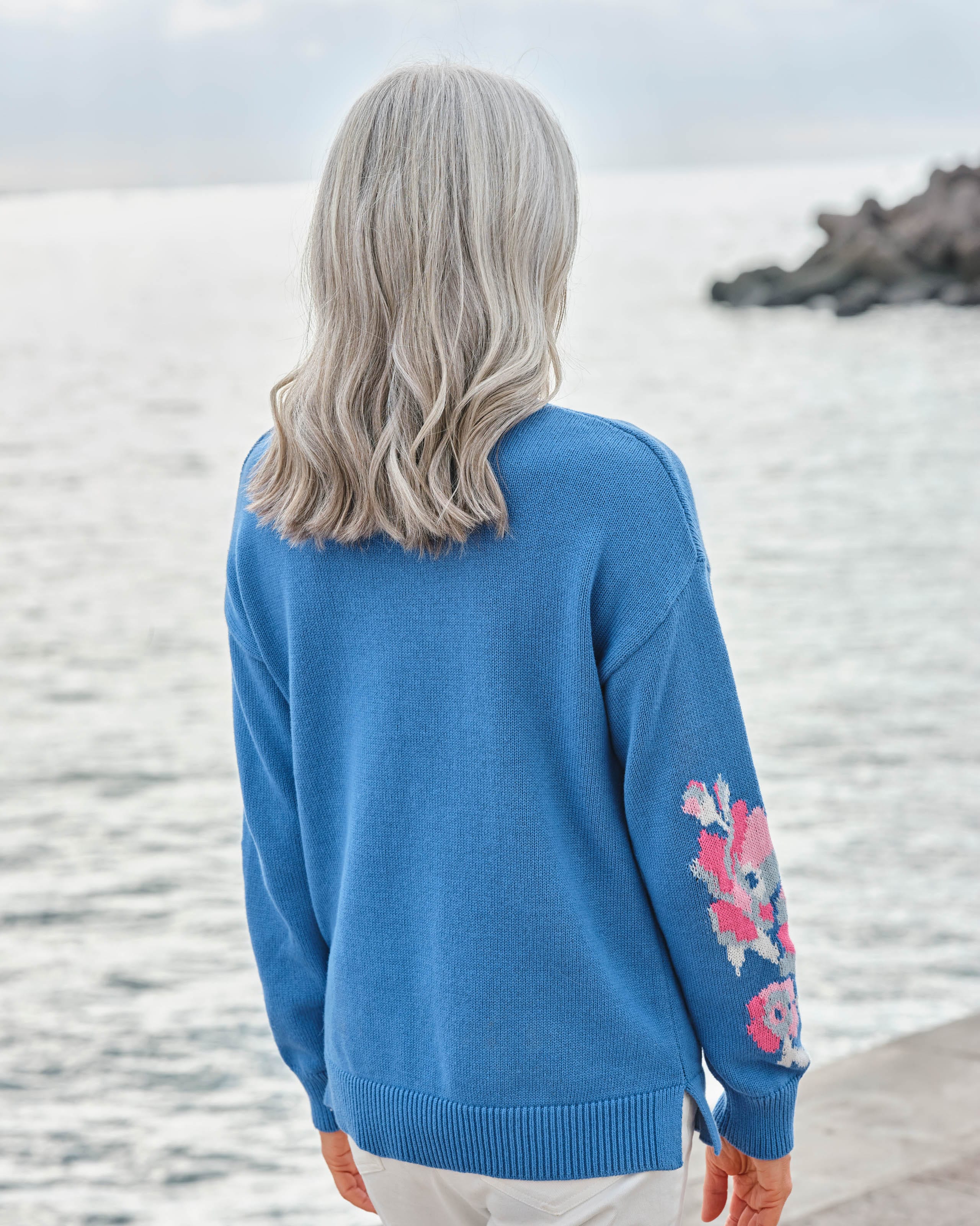 Flower Silhouette Jacquard Pullover - Cobblestone/Aqua
