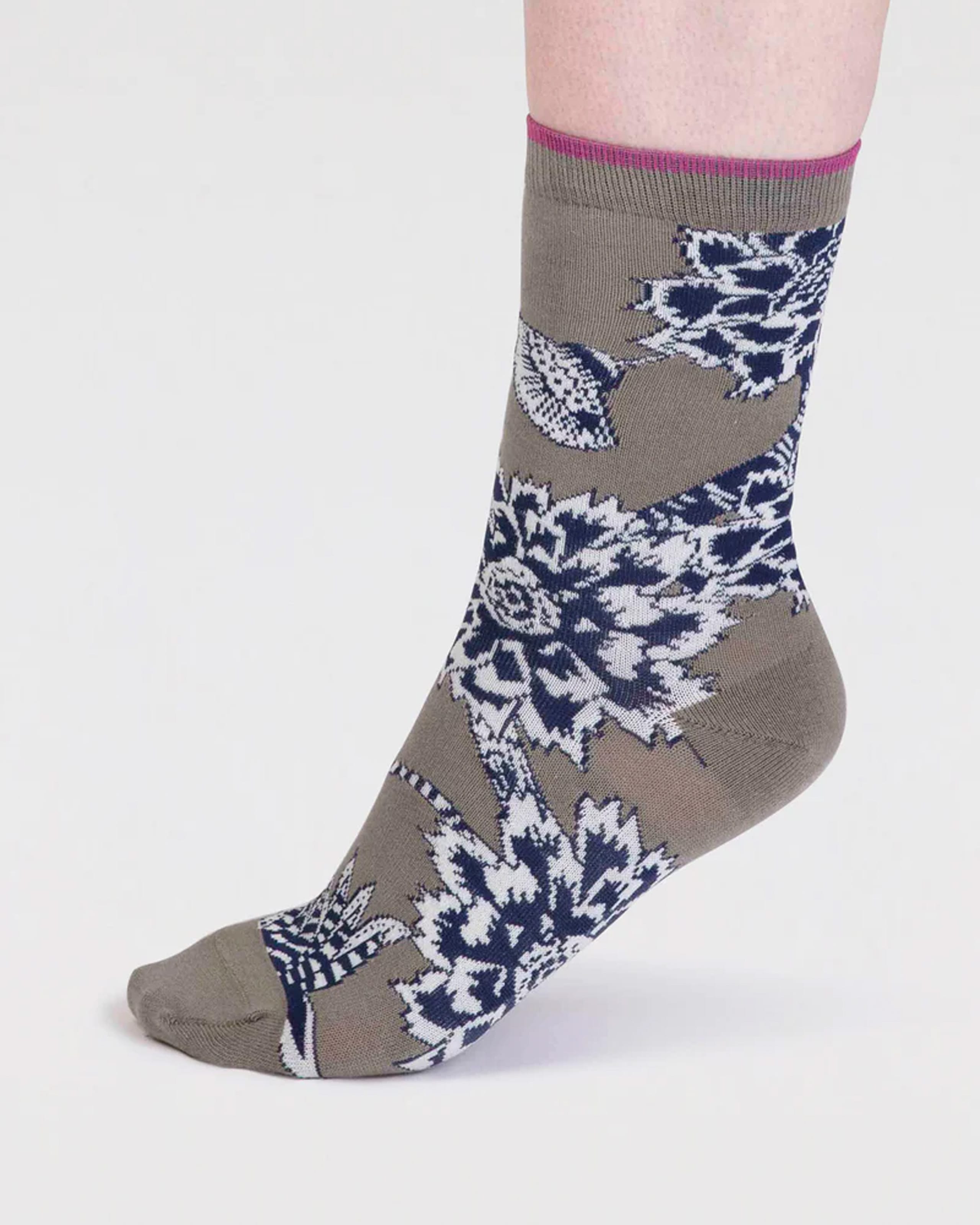 Pea Green | Ladies Freja Organic Cotton Abstract Flower Socks ...