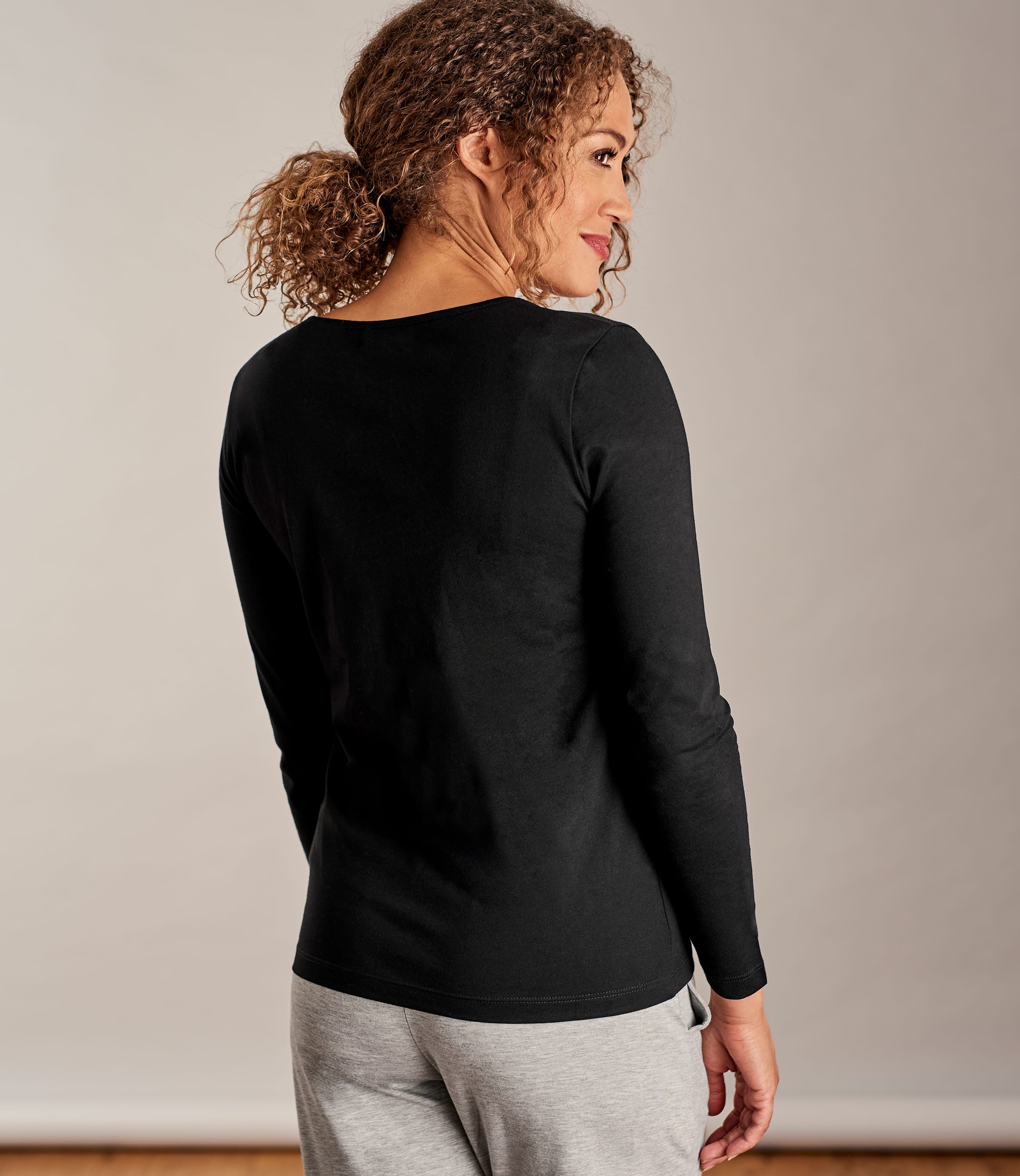 Schwarz | Jersey Top mit lange Ärmel und weitem Ausschnitt aus Baumwolle und Modal für Damen ...