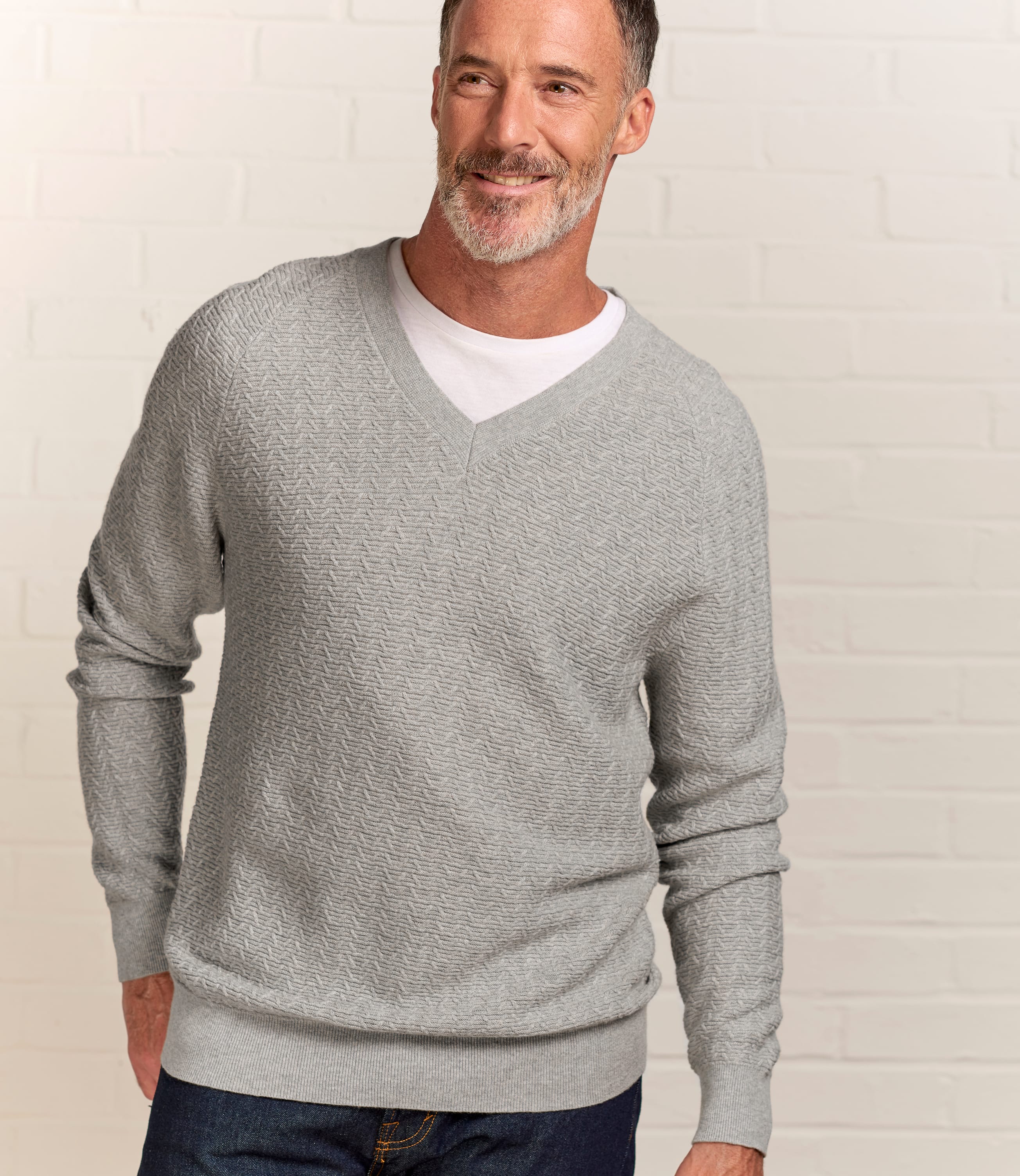 for Men Mens Clothing Sweaters and knitwear V-neck jumpers Grey Eleventy Jumper in Grey 