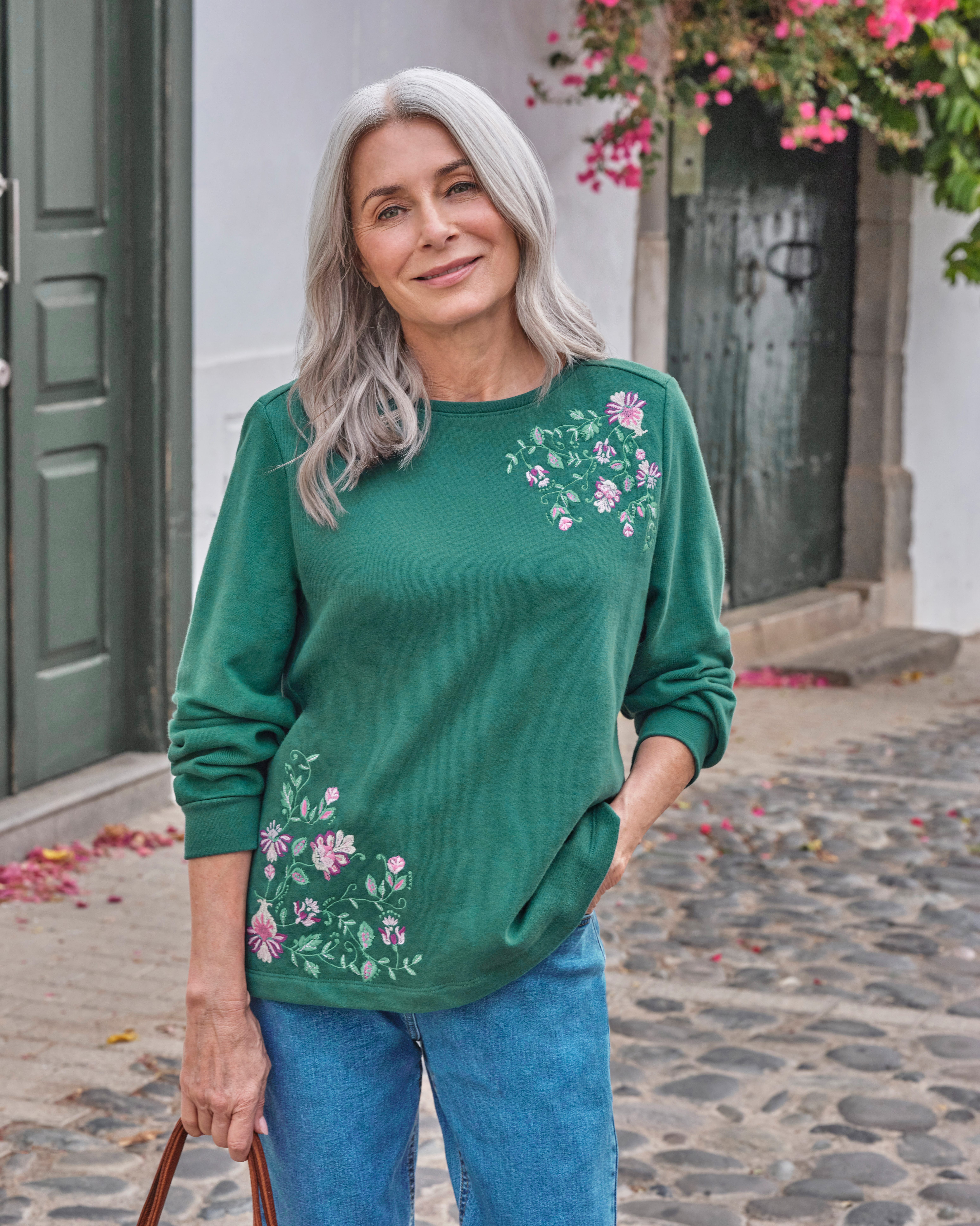 Hoodie mit floraler Stickerei und lässigem Schnitt main image 0