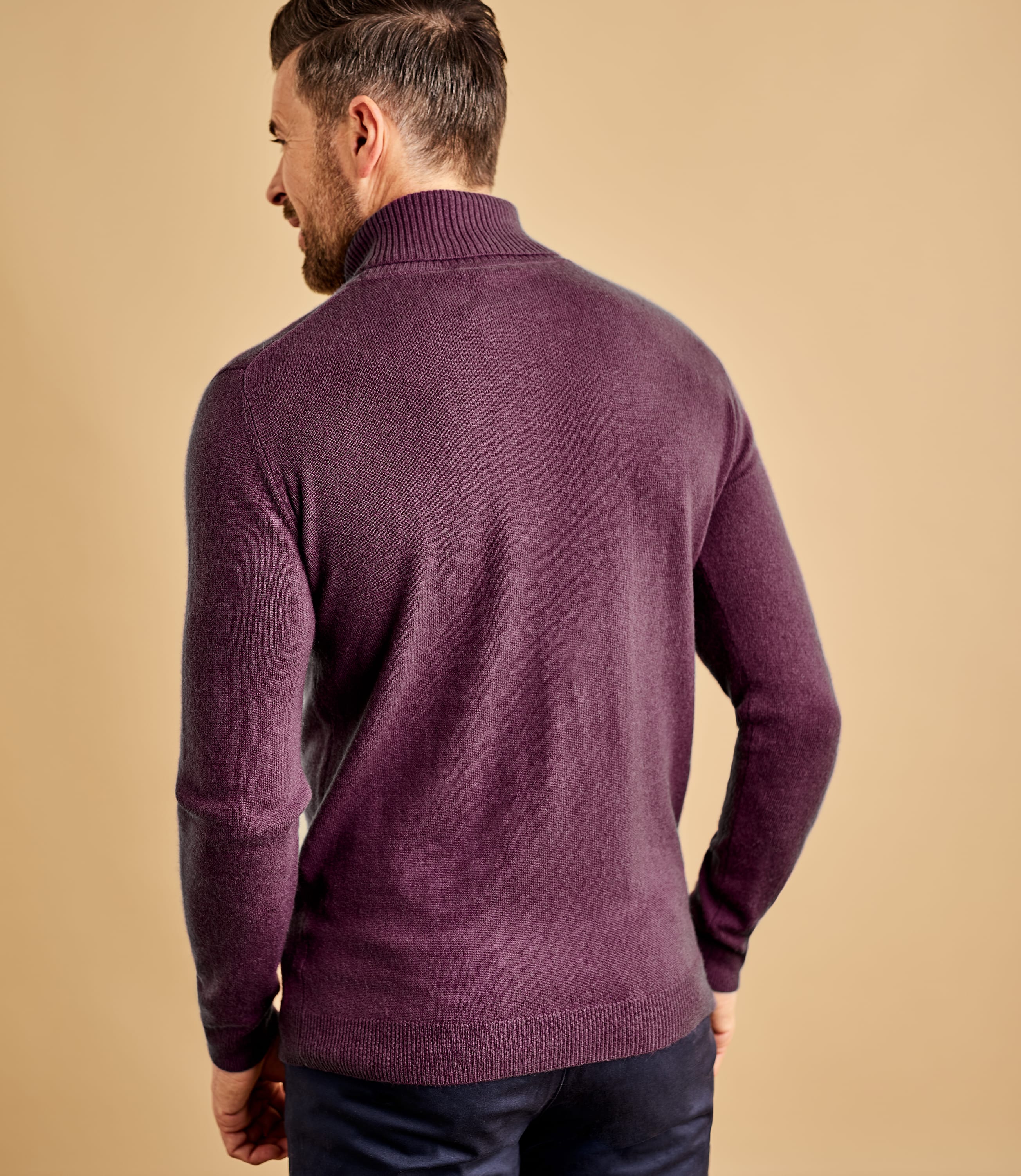 Baie sauvage foncée | Pull à col roulé - Homme - Cachemire ...