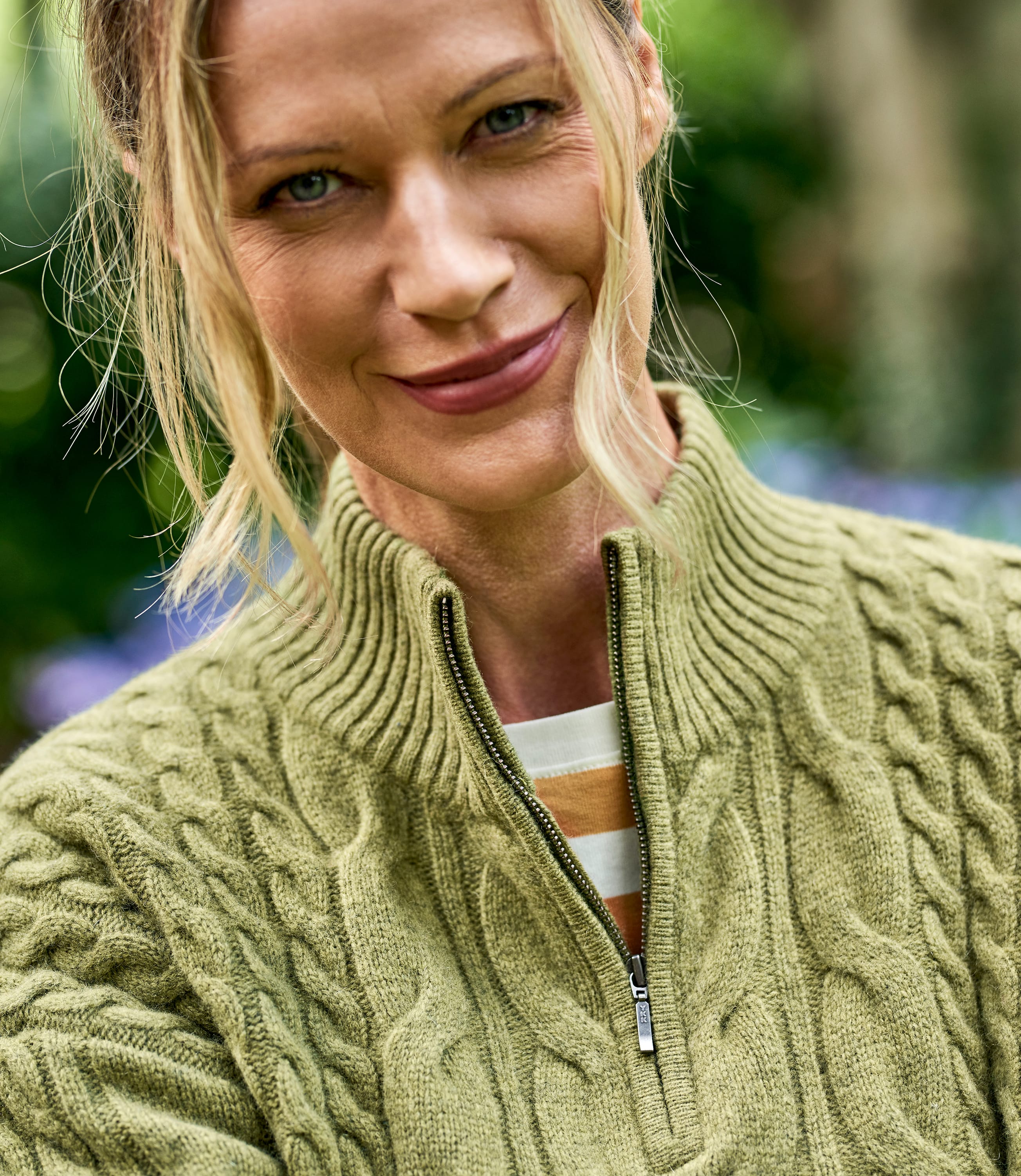 Erbsengrün Strickpullover