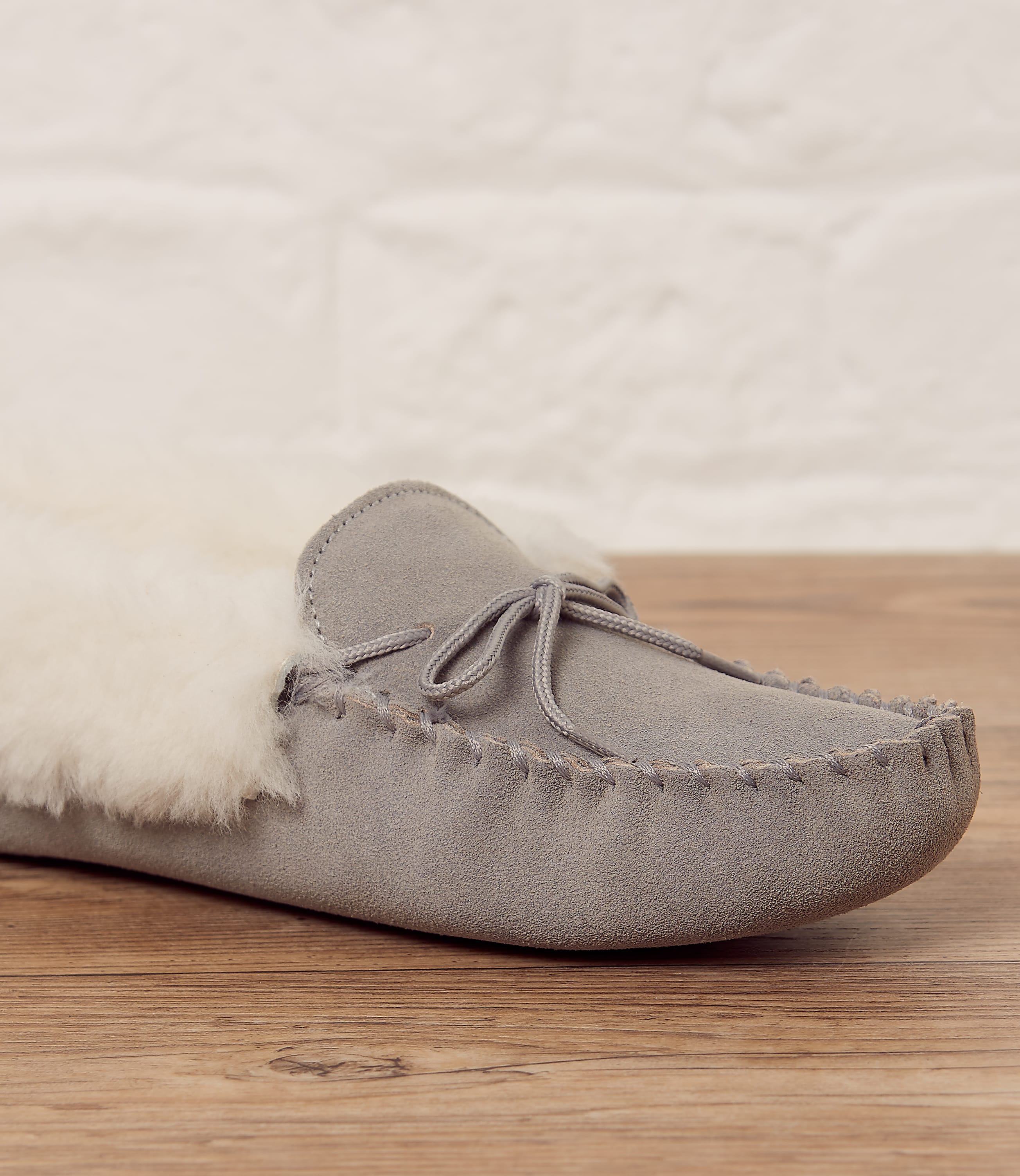 Featured image of post Womens Sheepskin Moccasin Slippers Uk - A wide variety of sheepskin moccasins slippers options are available to you, such as outsole material, upper material, and season.