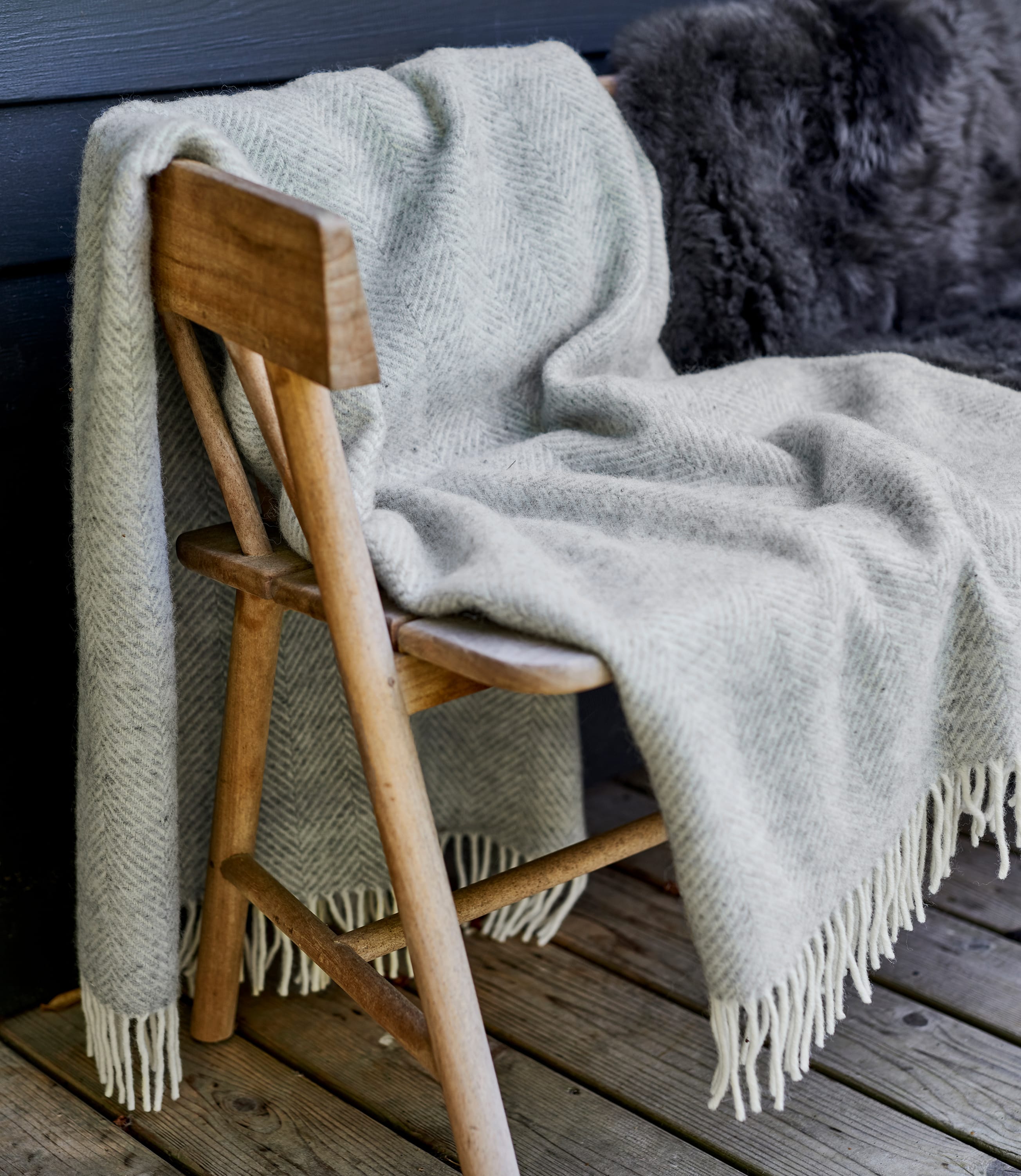 Silbergrau | Decke mit Fischgrätenmuster aus reiner Wolle | Woolover DE