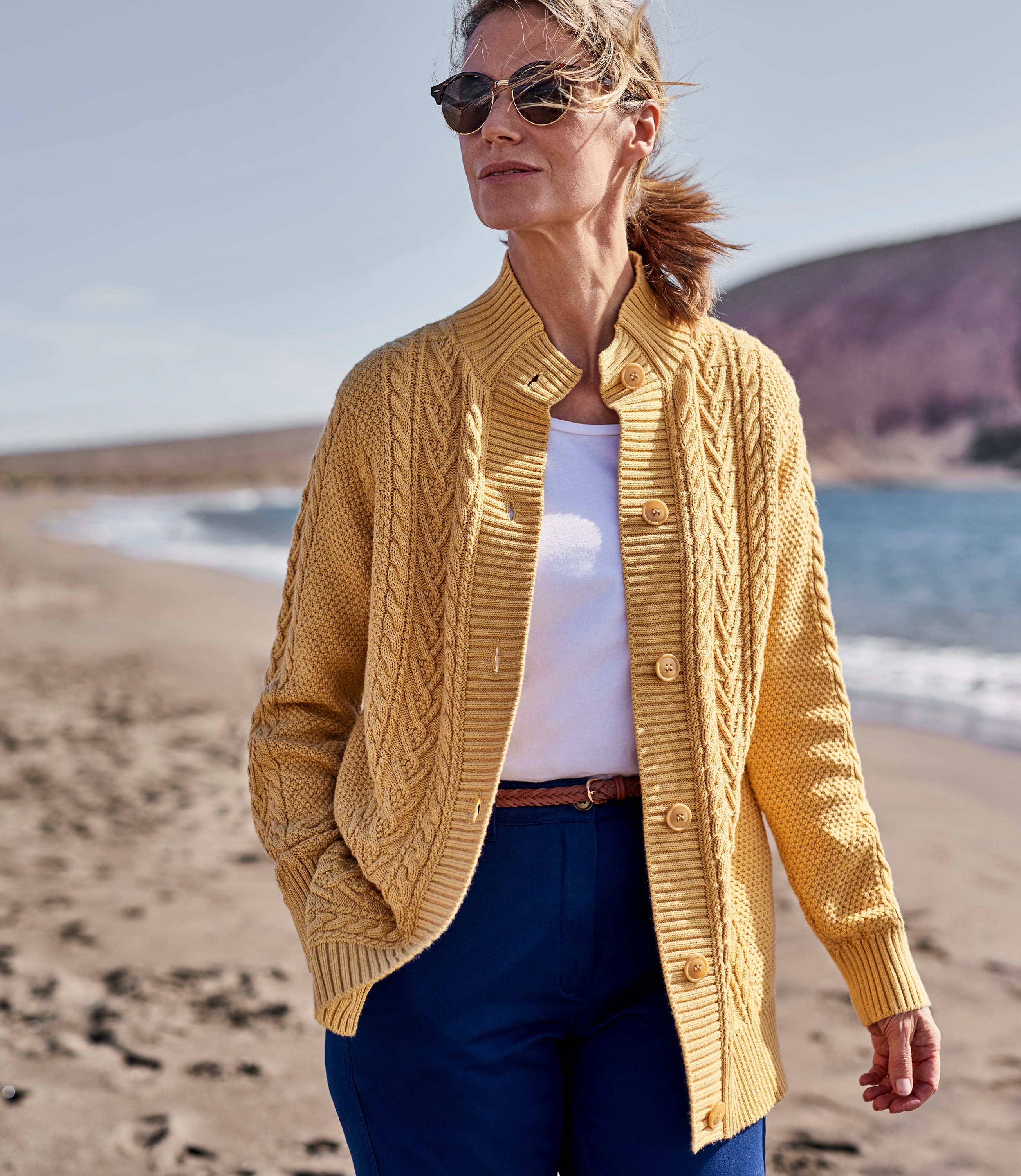 Honigwabe | Strickjacke mit hohem Kragen und Zopfmuster für Damen ...