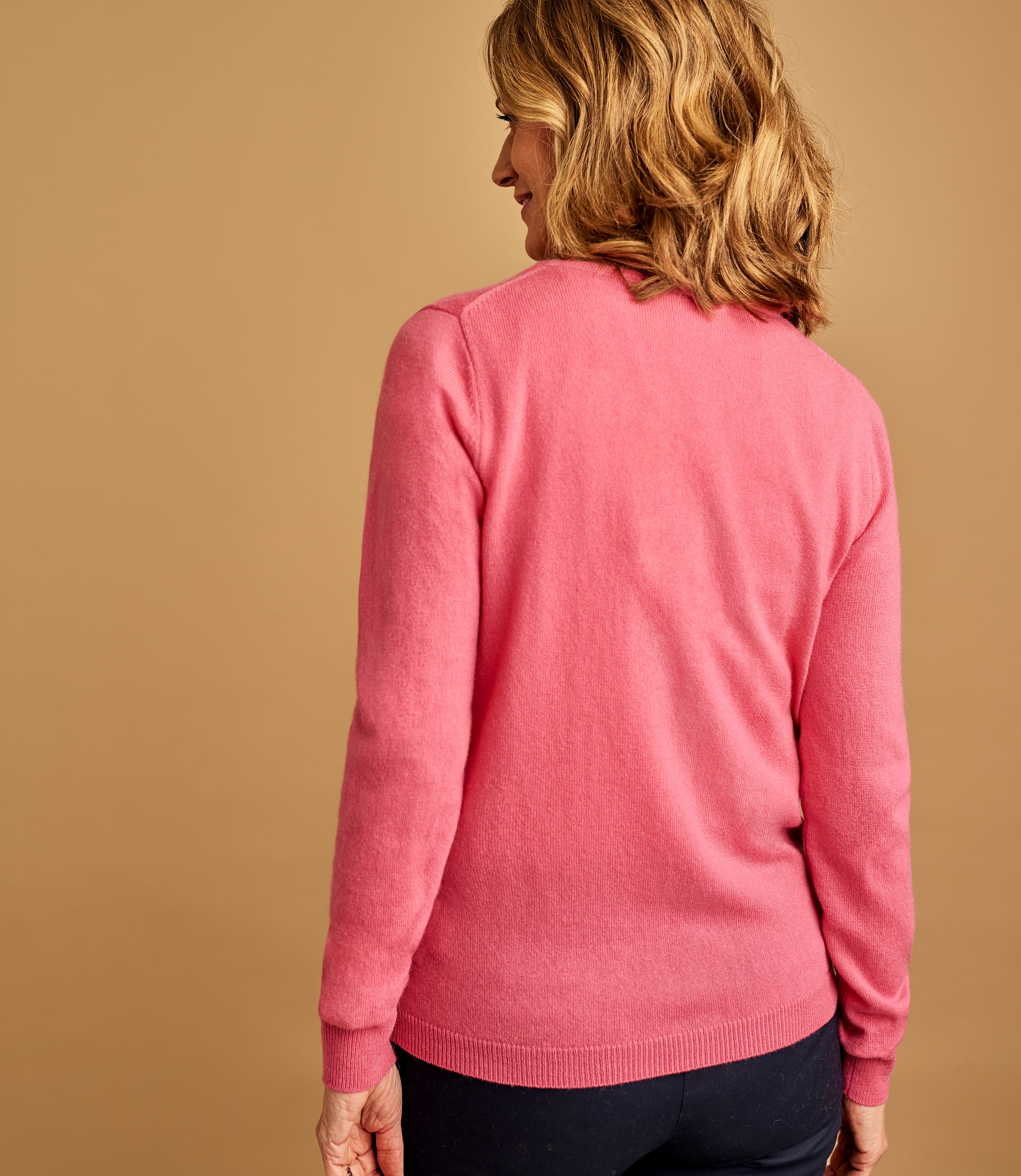 Cardigan Femme Doux à Col V – Manches Longues Avec Poignets – Boutonnage Classique – Coupe Confortable