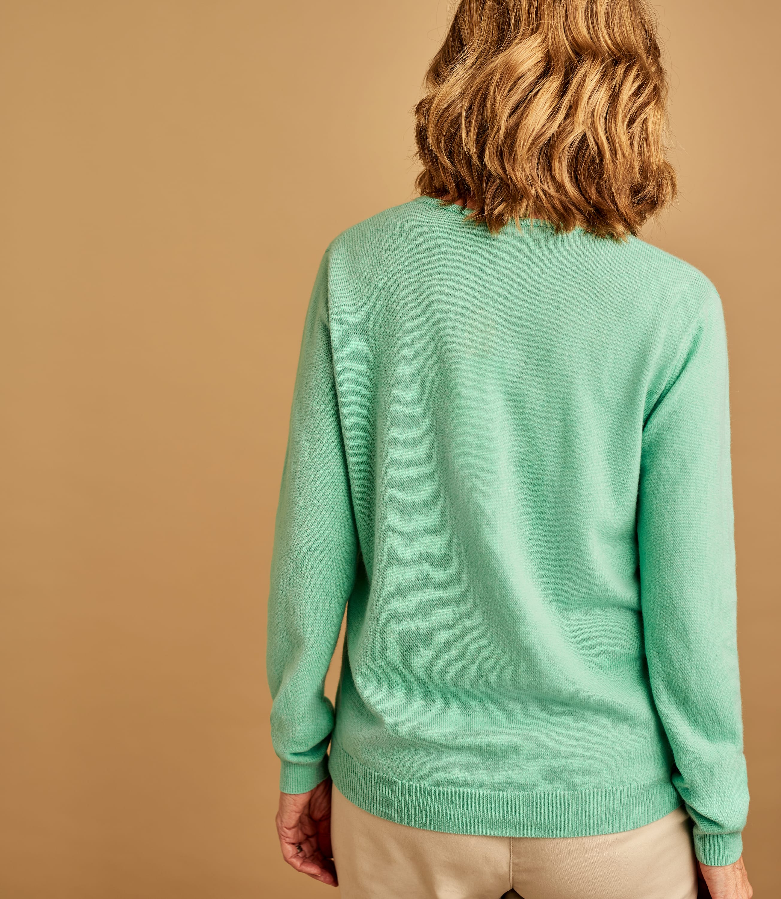 Cardigan In Chunky Cashmere With Gold Buttons - Foto 9