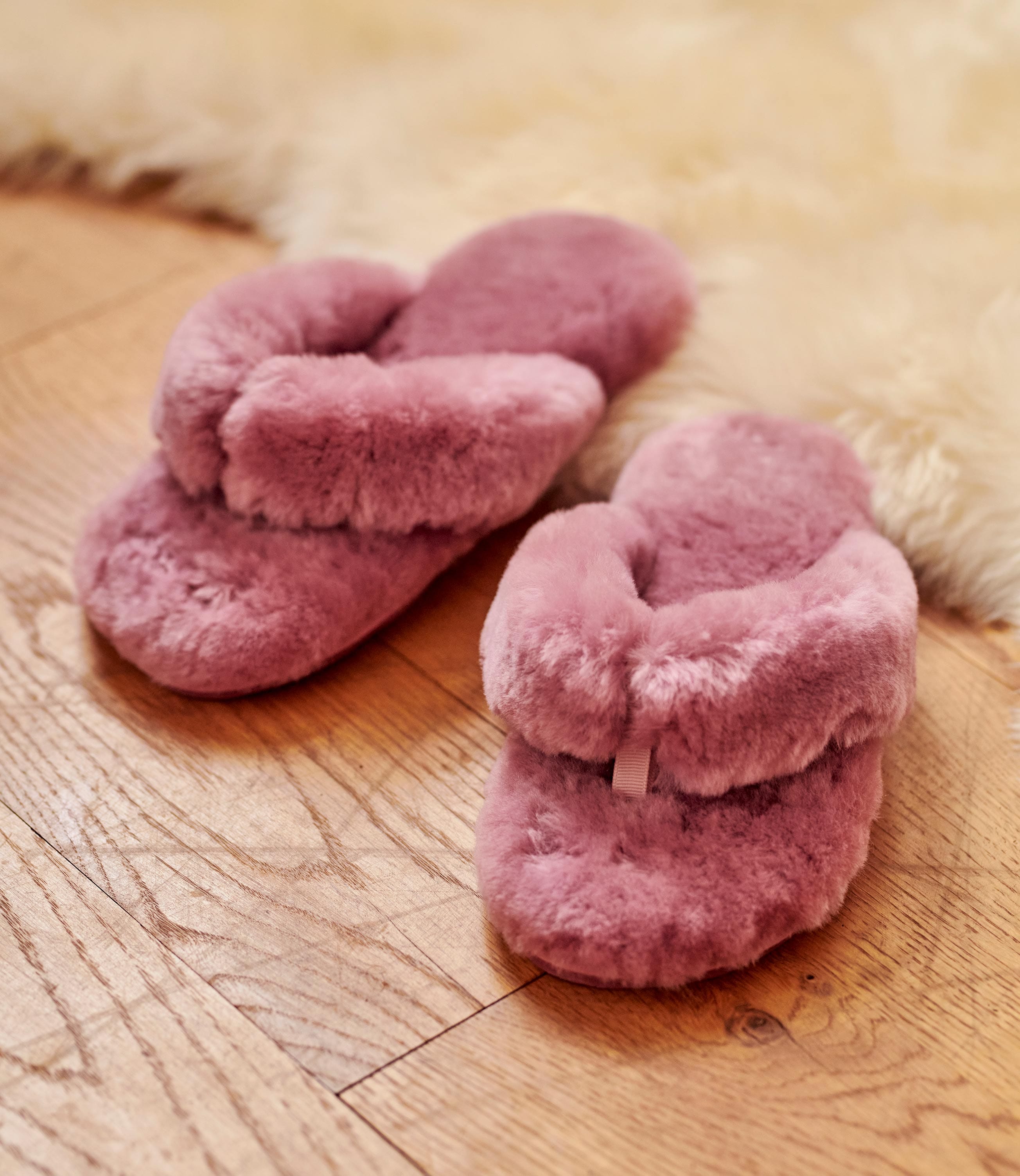 just sheepskin slippers pink