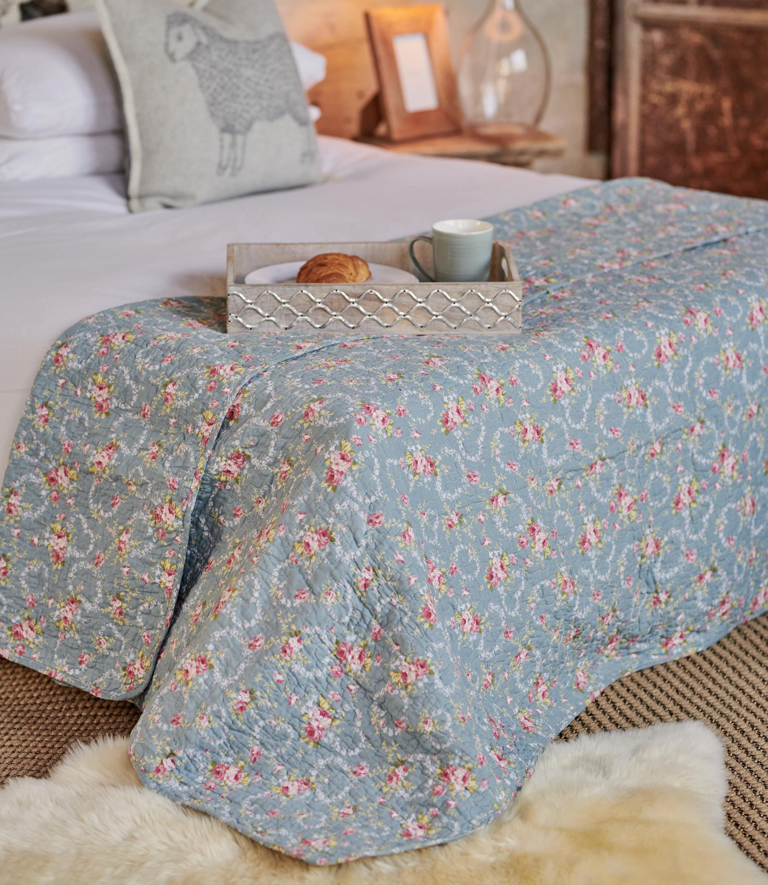 Light Blue Floral Cotton Blend Printed Cotton Quilt