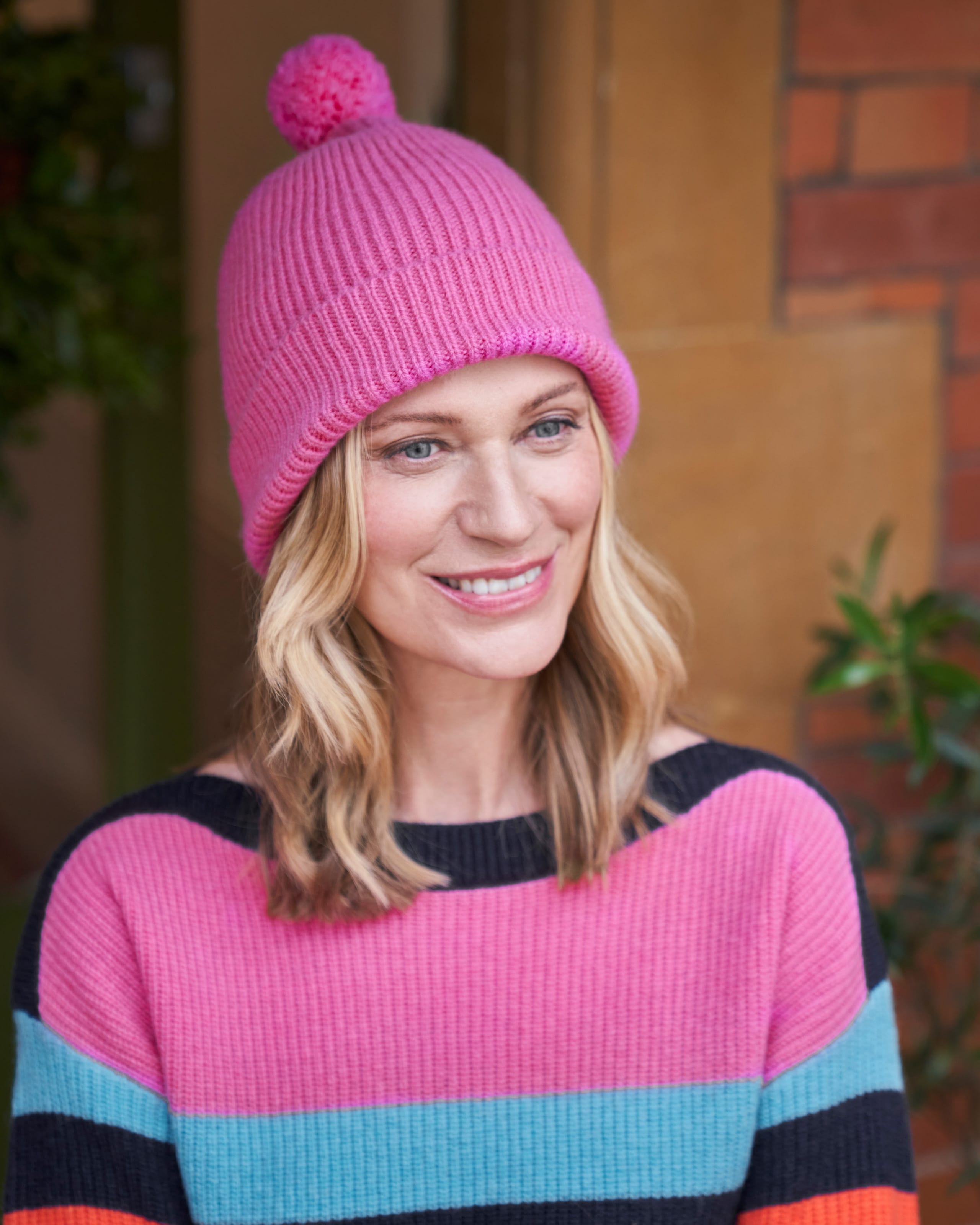 fuchsia-vif-bonnet-essentiel-femme-laine-d-agneau-woolover-fr