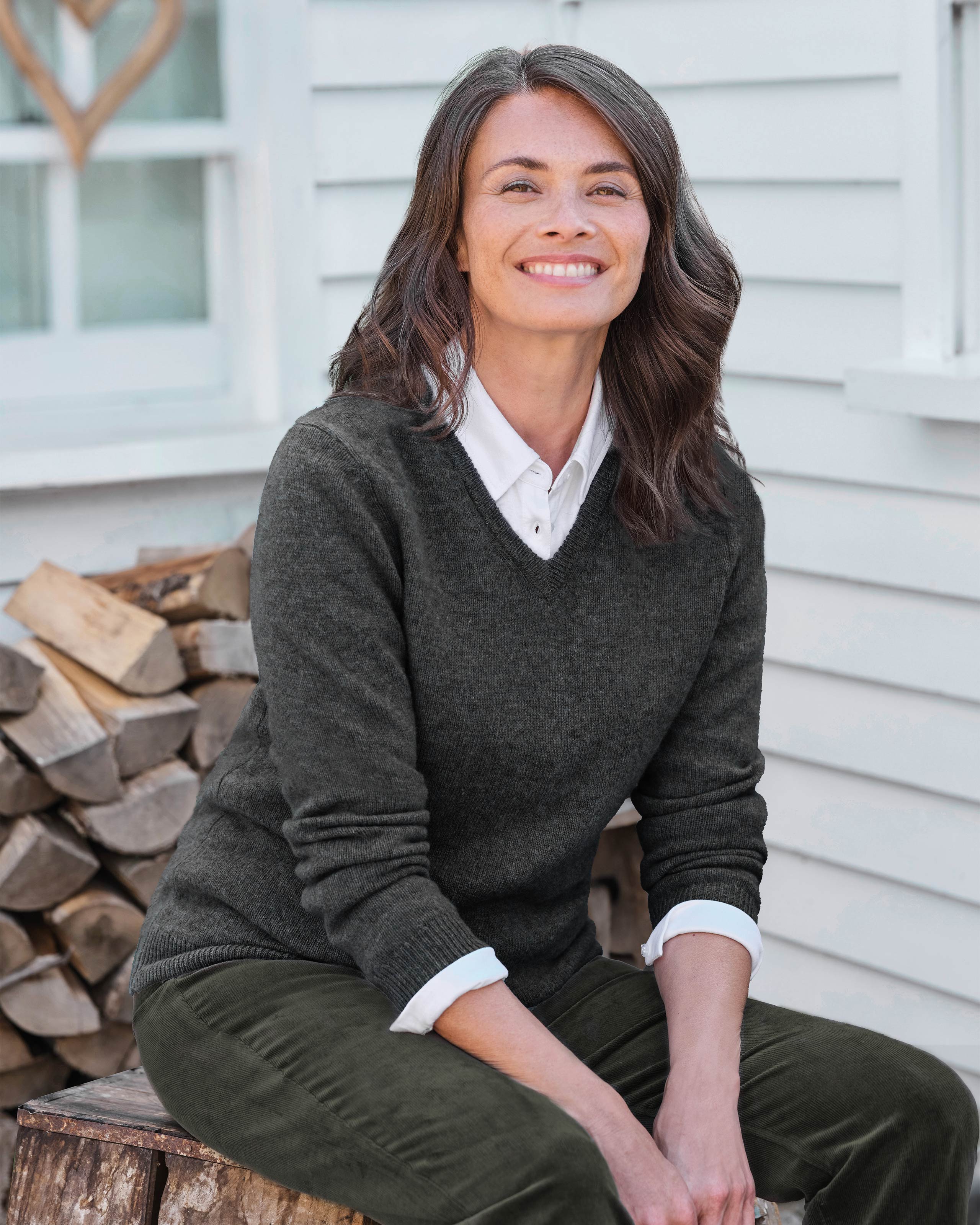 V-necked warm wintersweater in wool main image 1