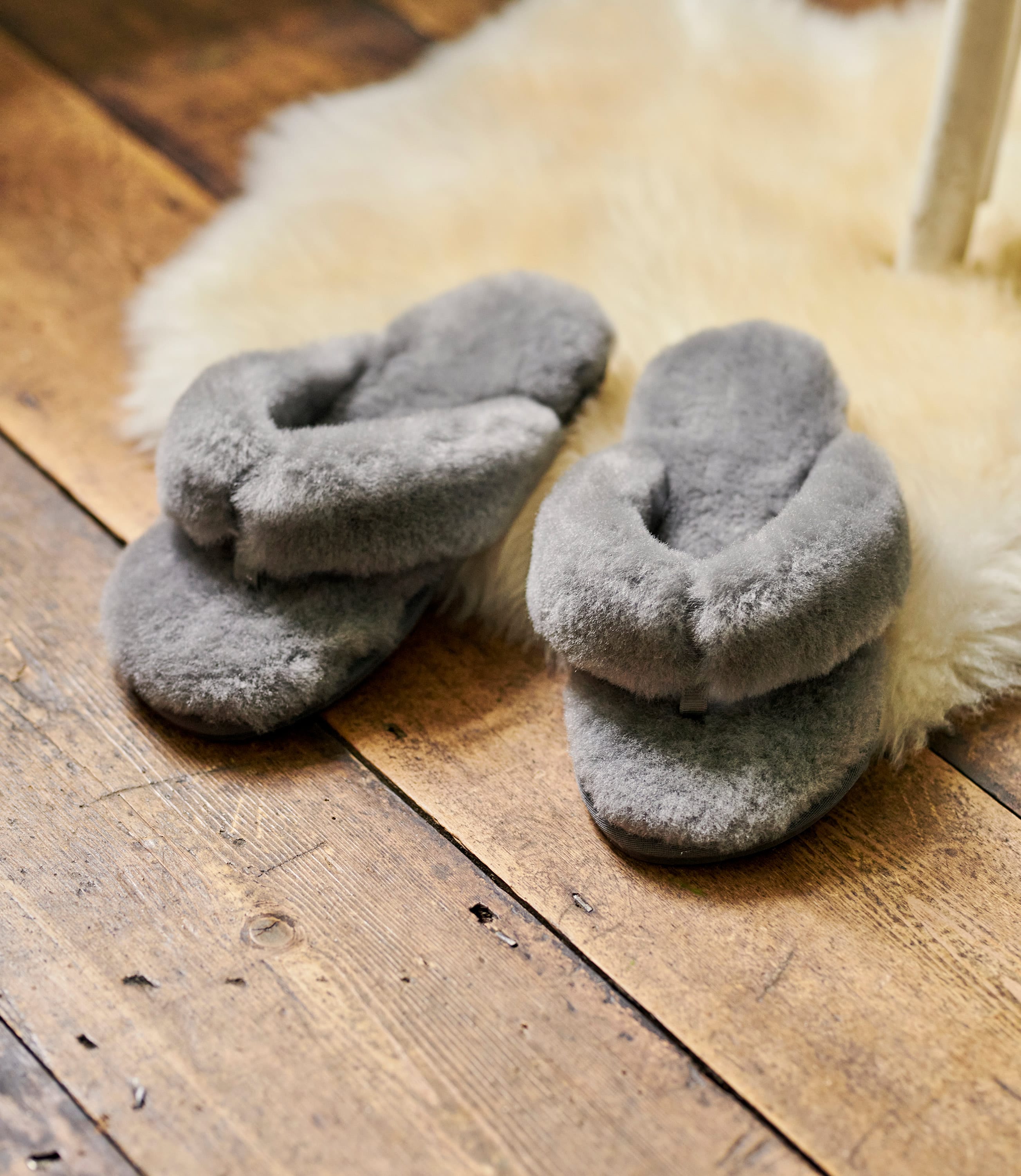 Grey | Womens Sheepskin ToePost Slipper | WoolOvers UK